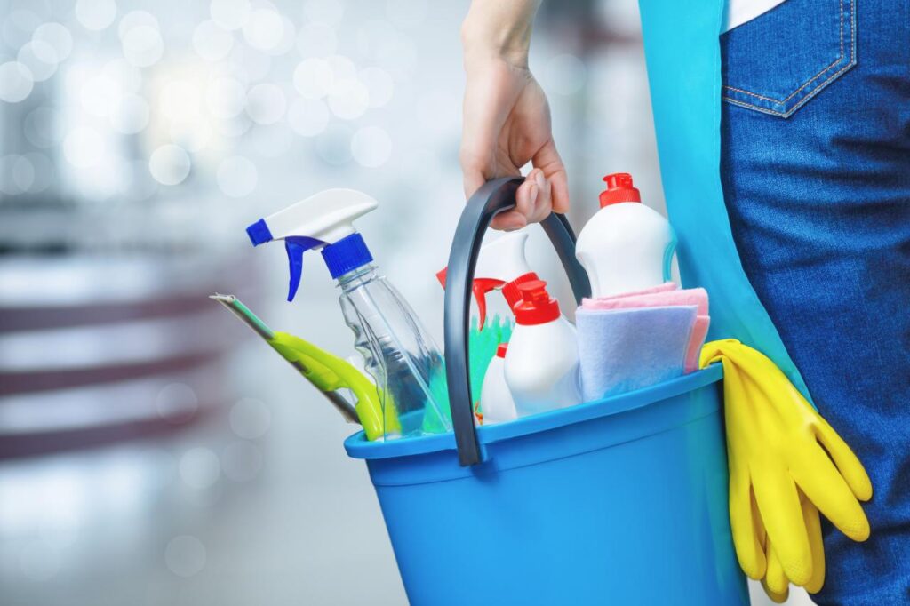 Estratégias para reduzir o gasto com produtos de limpeza profissional no atacado